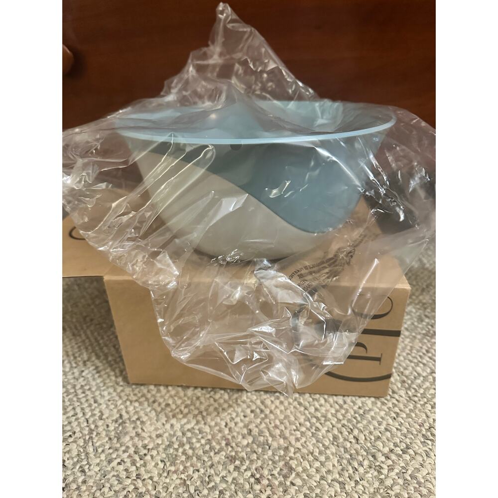 Pampered Chef 4 qt Plastic Mixing Bowl New in Package